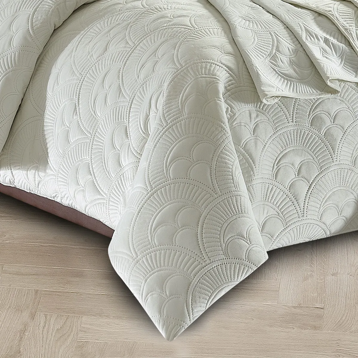 Mystique WHITE Quilt Cover Set by Concierge