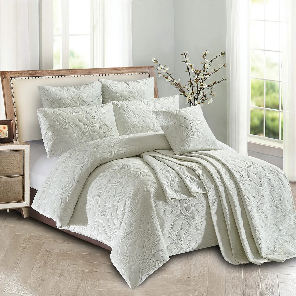 Mystique WHITE Quilt Cover Set by Concierge